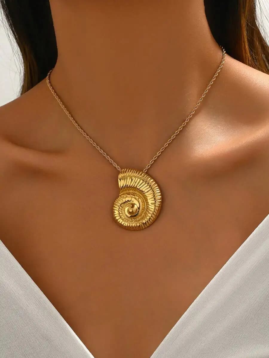 LIEBEIRIS 1pc 18K Gold Plated Exaggerated Seashell Pendant Necklace, Stainless Steel, For Women, Suitable For Beach, Daily Wear,